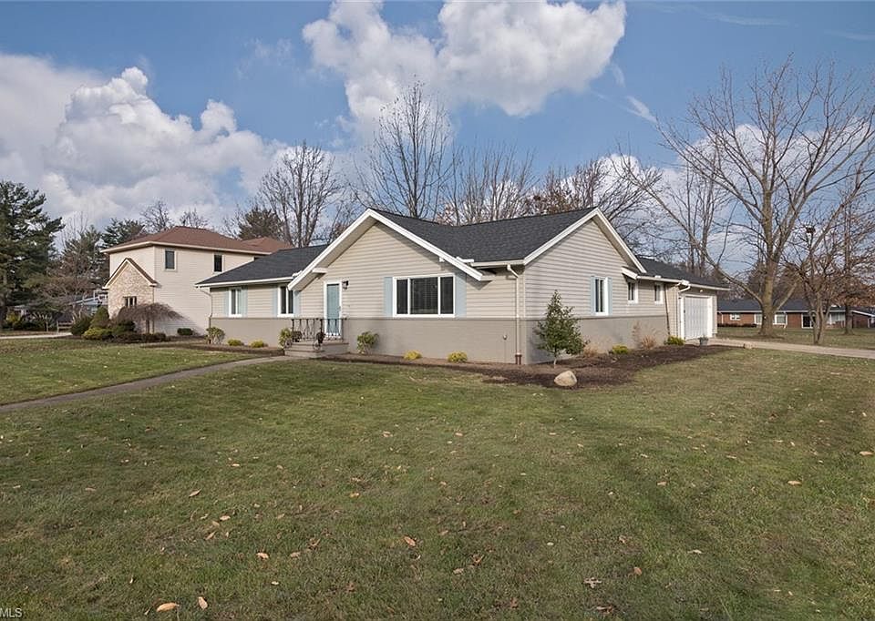1st image of 24815 Greenwich Ln