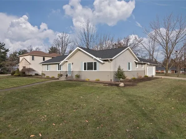 24815 Greenwich Ln, Beachwood, OH 44122