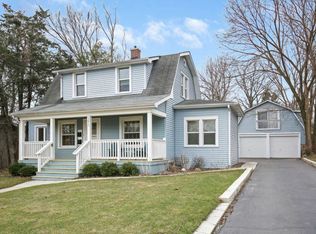 101 W Maple Ave, Roselle, IL 60172