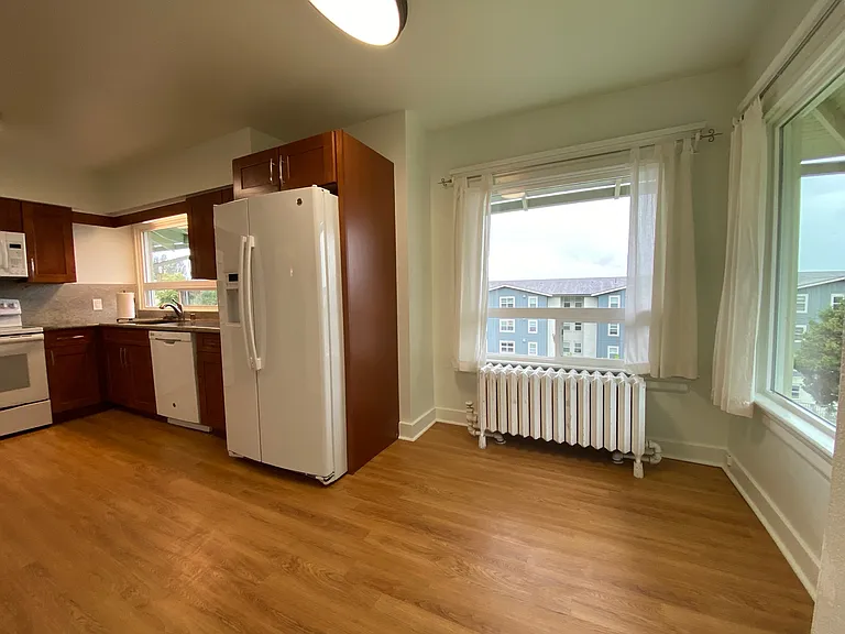 Dining Room & Kitchen West Facing