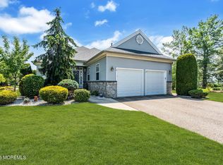 21 Chaucer Cir, Manchester, NJ 08759
