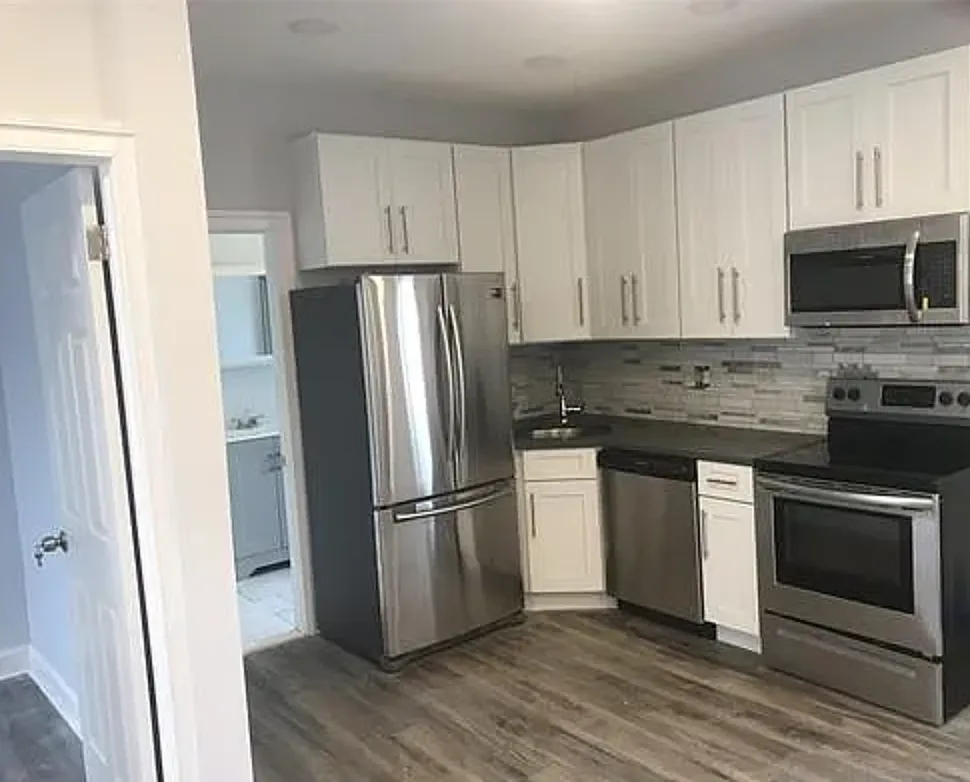 3 bed, 1040 sqft, $1,450 — Photo 3