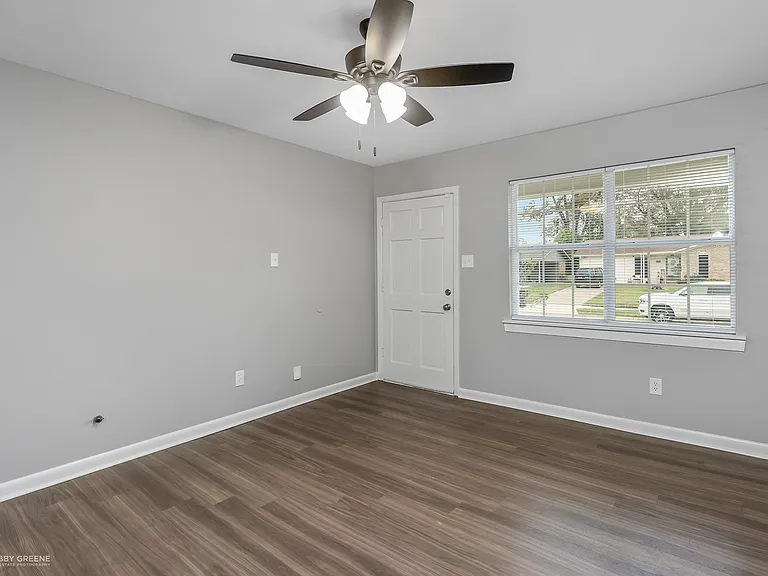 3981 Stuart Ave — Photo 2