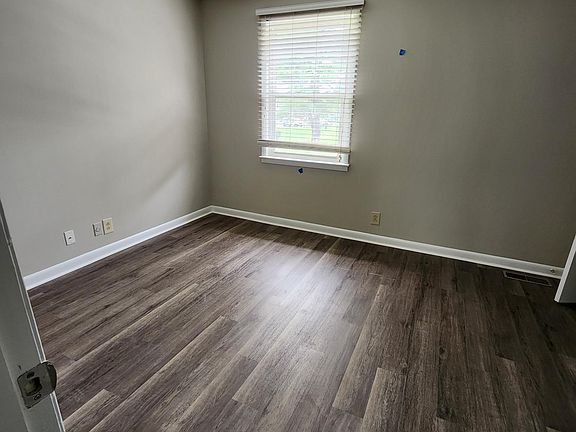 5th image of 405 Alexander Dr #A