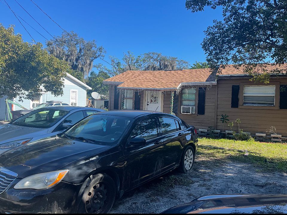 2nd image of 1378 35th St NW