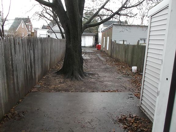 rear yard with pation and off street parking