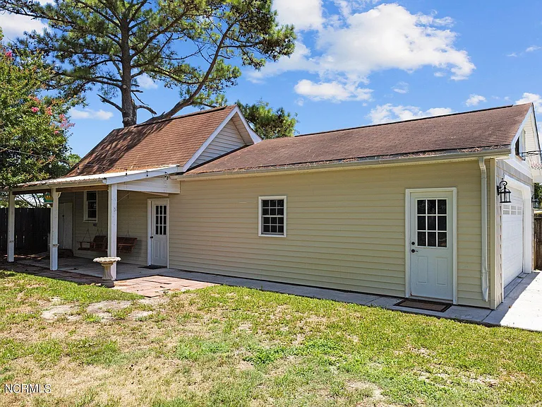 221 Salty Shores Rd — Photo 41
