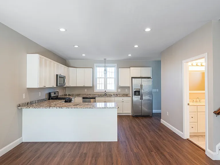 445 Admiral St — Photo 20