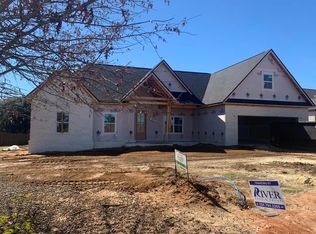 213 Weeping Willow Trl, Headland, AL 36345