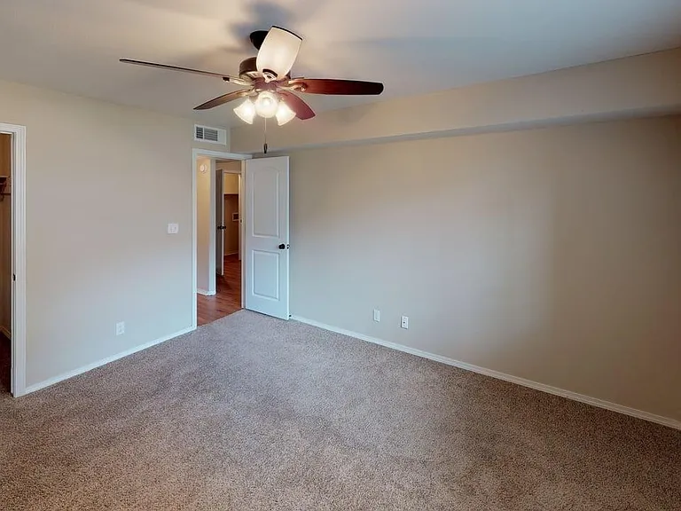 Metroplex Apartments — Photo 35