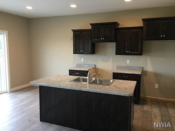 3rd image of 212 Delmar Cir