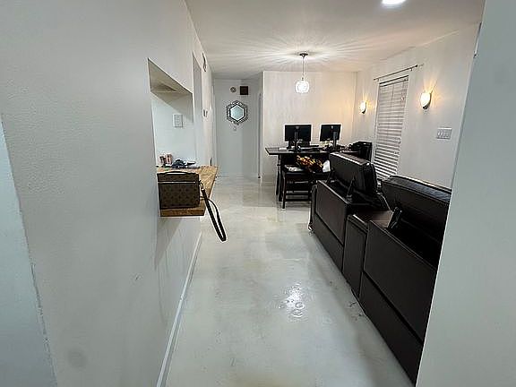 5th image of 301 Gables Dr