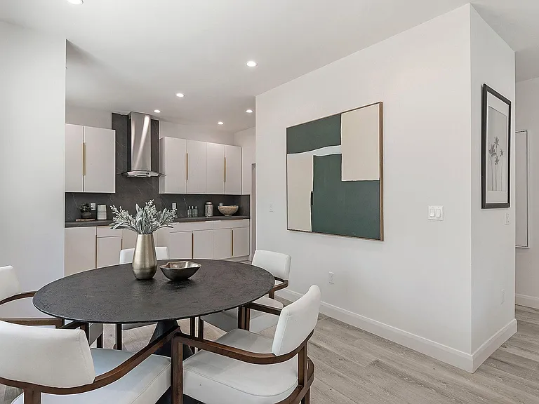 622 N Gardner St — Photo 8
