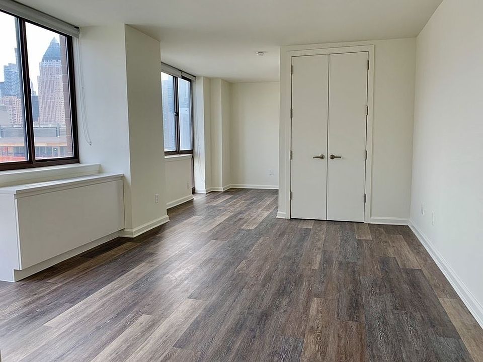 1st image of 520 W 43rd St APT 26C