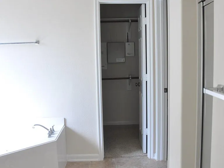 12814 Quail Creek Dr — Photo 24
