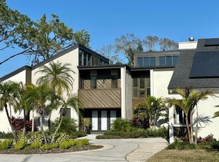 4402 Meadowwood Way, Tampa, FL 33618
