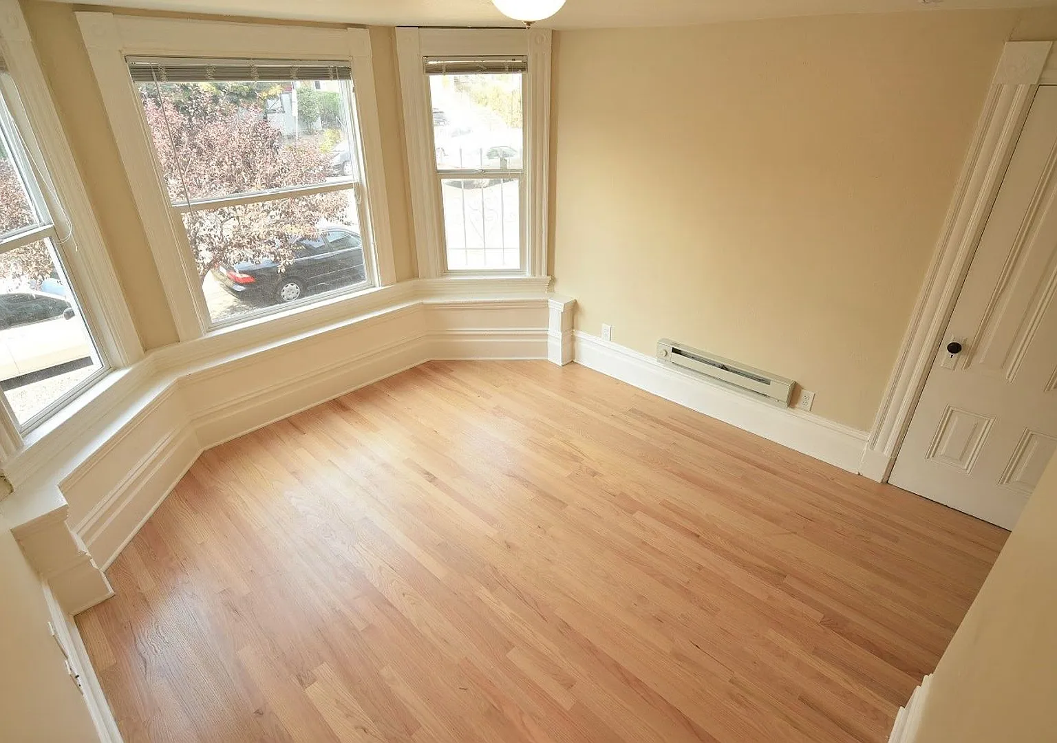 3p075 - 4114-4134 Howe St. — Photo 2