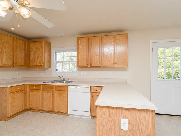 2916 Greenway Ave — Photo 11