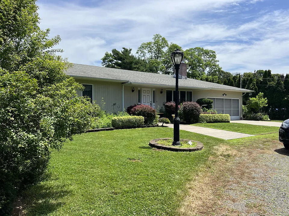 215 Leon Rd
