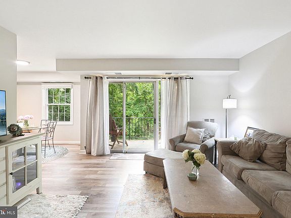 4th image of 3814 Lyndhurst Dr APT 203
