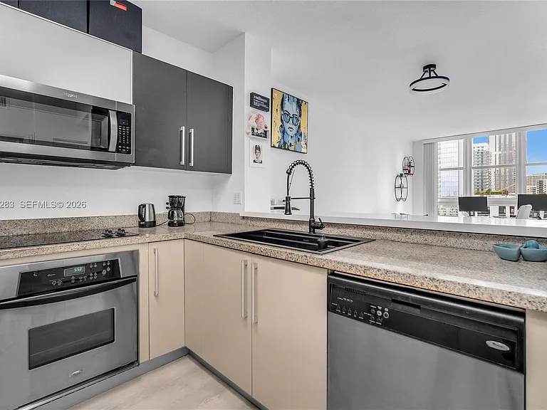 500 NE 29th St #905 — Photo 14