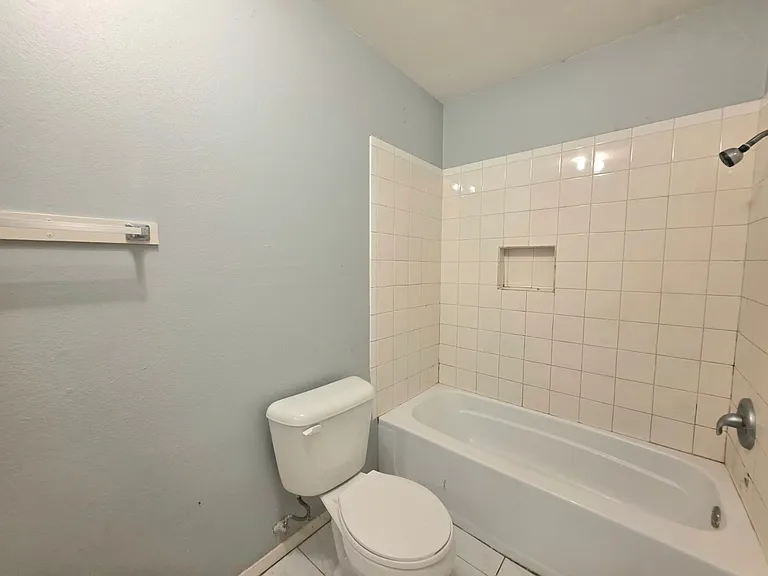 2421 Vine Ave #C — Photo 15