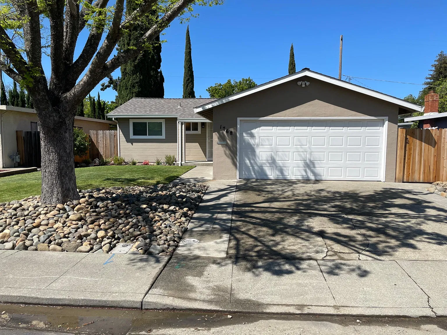 3 bed, 960 sqft, $2,450 — Photo 2