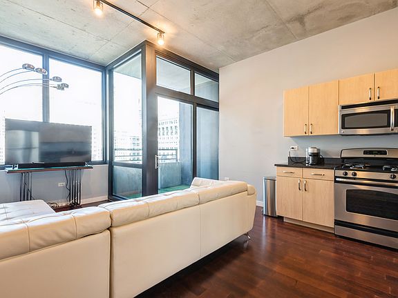 3rd image of 235 W Van Buren St Unit 2119