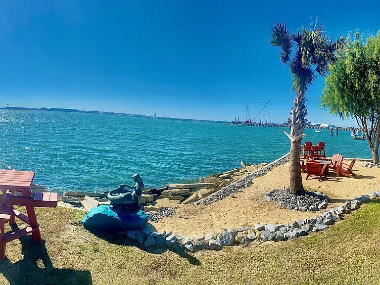 Lighthouse Point — Photo 40