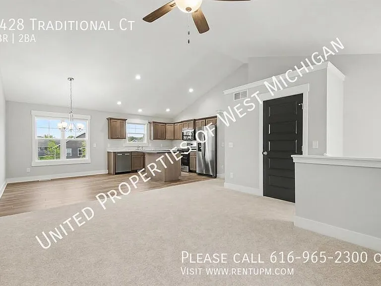 7428 Traditional Ct — Photo 2