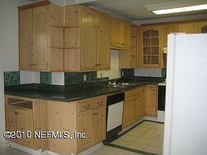 3rd image of 4715 Beverly Cir