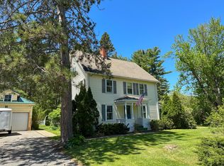 50 Oak Grove St, Veazie, ME 04401