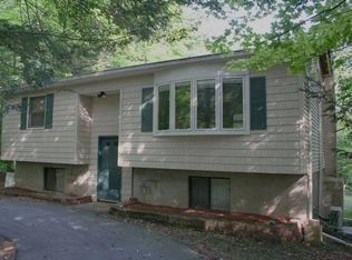 18 Red Oak Ln, Lake Ariel, PA 18436