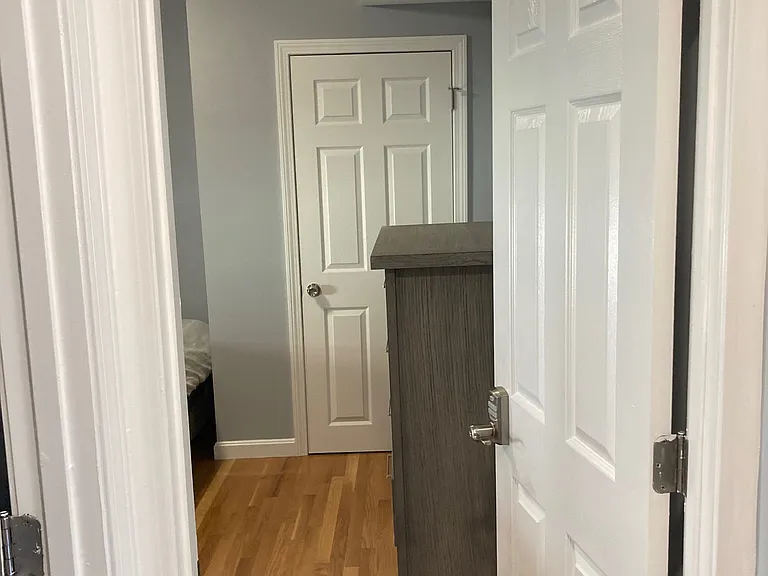 16 Aberdeen Ave #16 — Photo 10