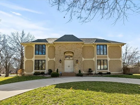 10012 Mackey Cir, Overland Park, KS 66212