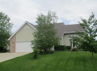 891 Brandy Bend Rd, Roscoe, IL 61073