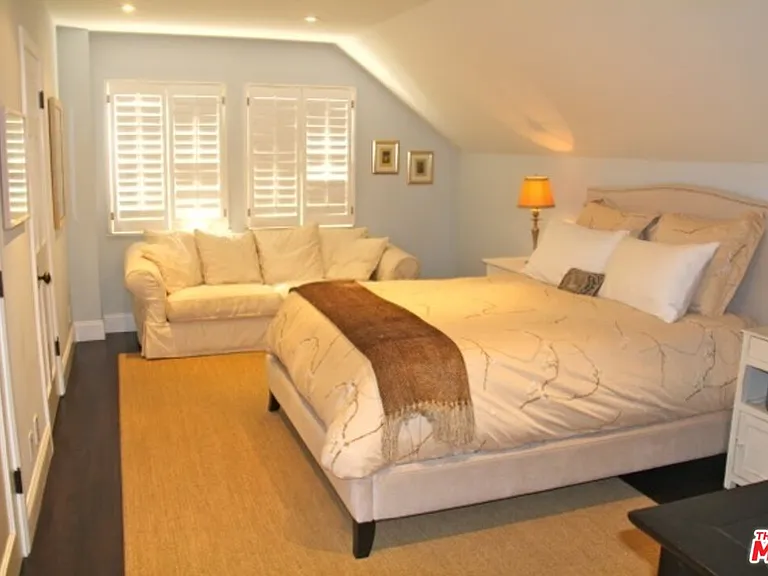 10253 Valley Spring Ln — Photo 11