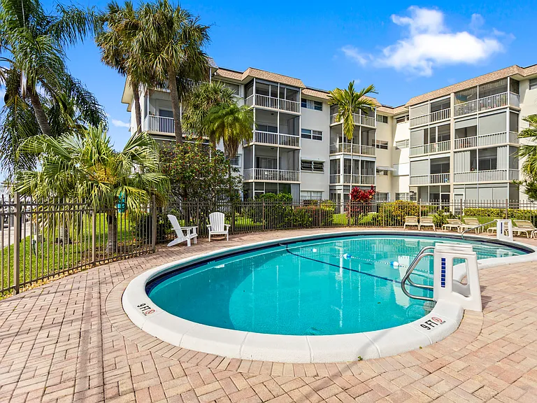 2200 Diana Dr #410 — Photo 16