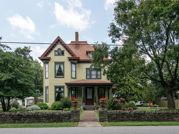 206 College Rd N, Paris, KY 40361