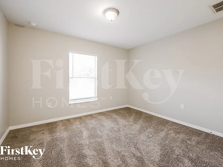 414 Willowbrook Dr — Photo 16
