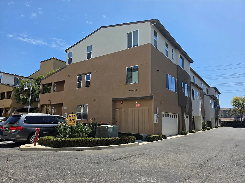 3 bed, 1770 sqft, $3,800 — Photo 1