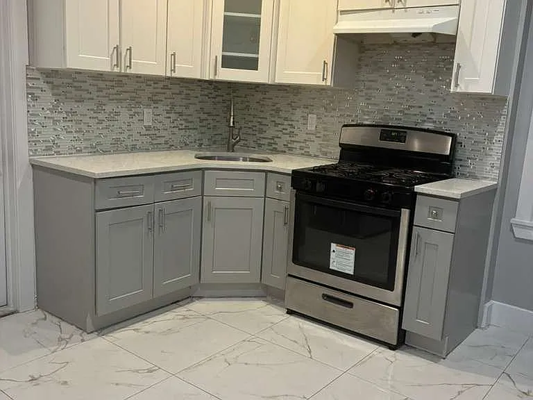 114 Maple St #1R — Photo 7