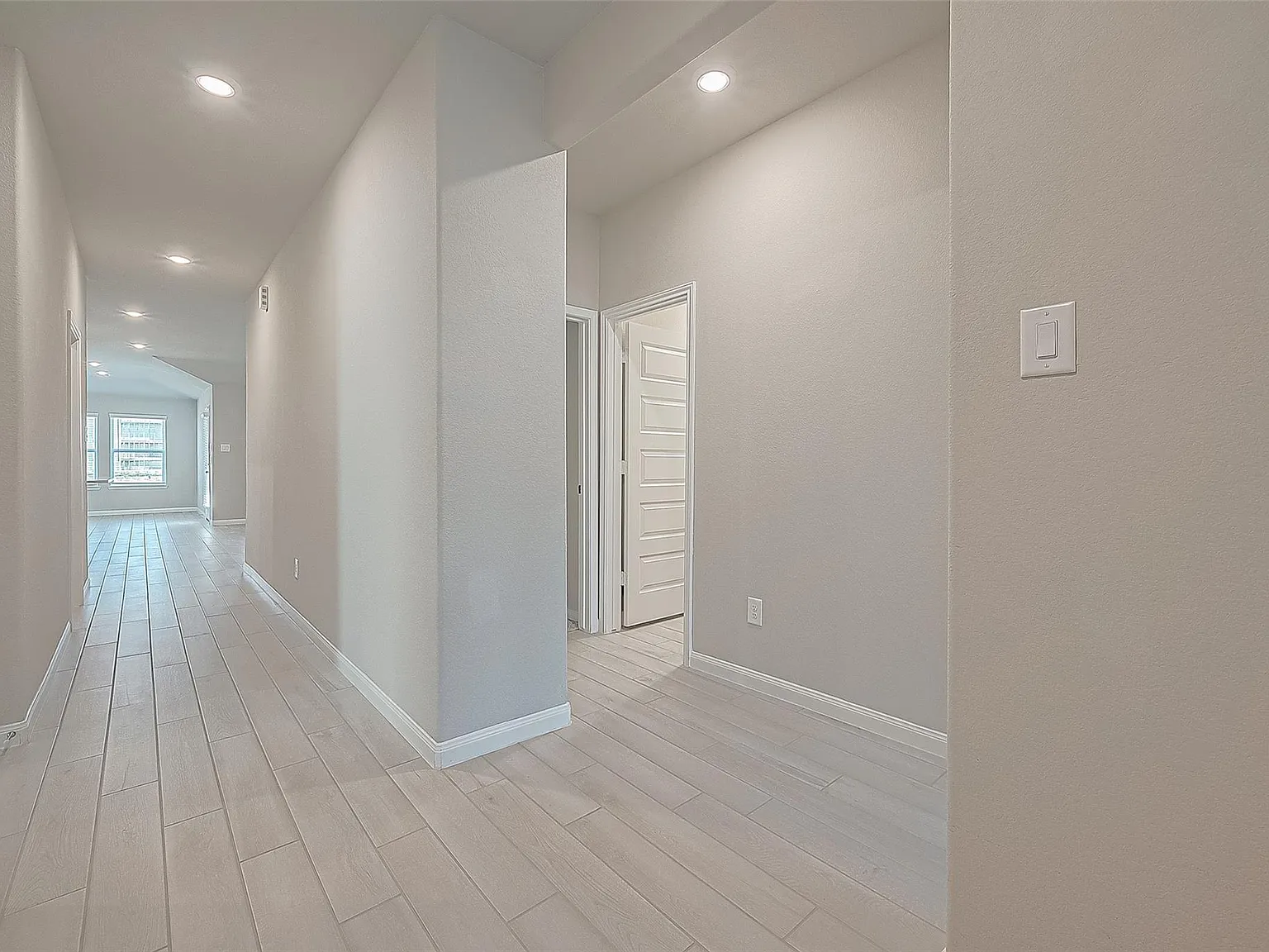 3 bed, 2.0 bath, 1705 sqft, $1,995 — Photo 4