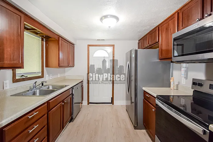 1822 S Chester Ave — Photo 12