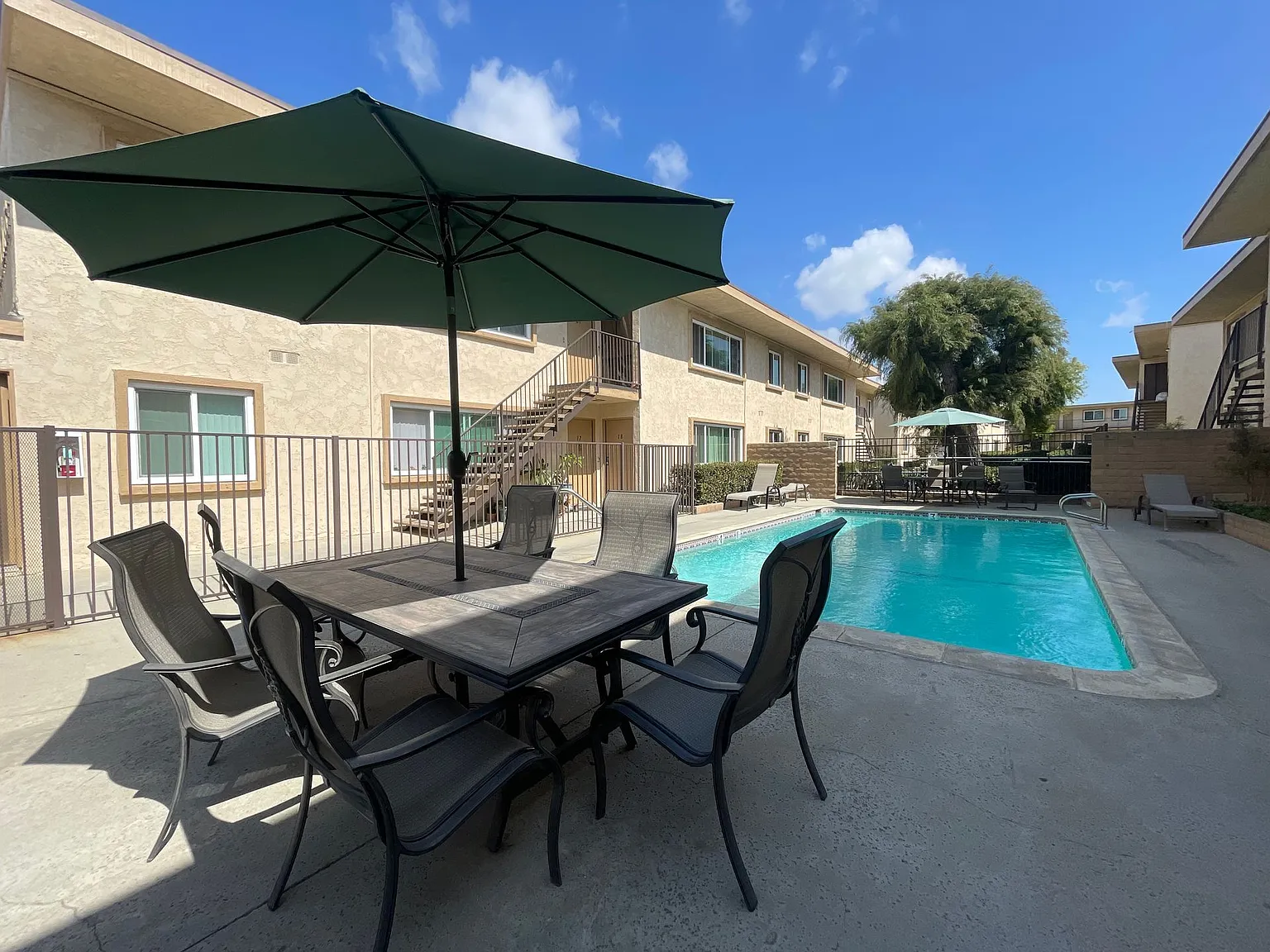 1675 Chapel Dr — Photo 4