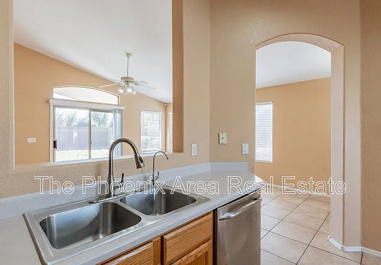 1261 N Balboa Dr — Photo 22