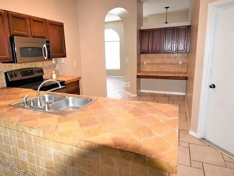 12743 Woodbury Oaks Dr — Photo 4