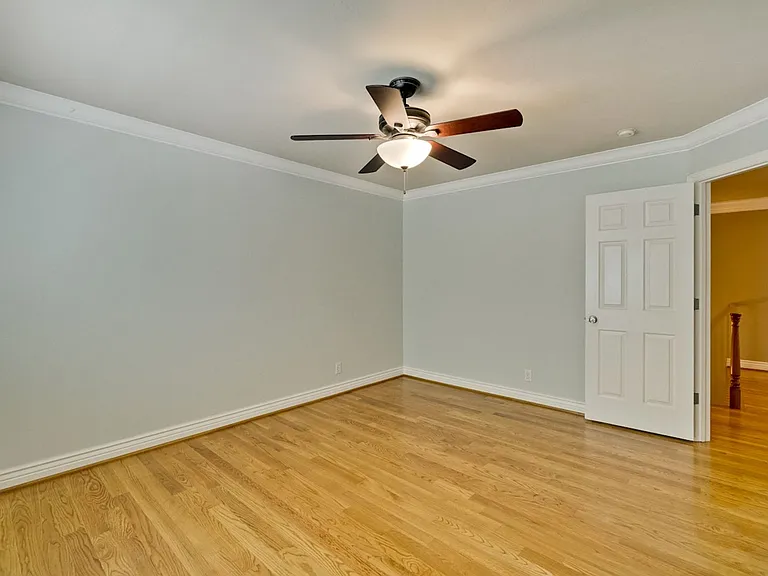1150 Meredith Ave — Photo 41