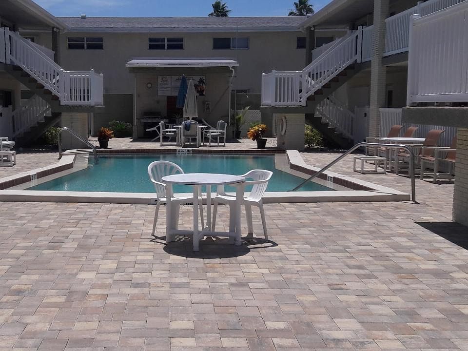 Pool and Grilling Area