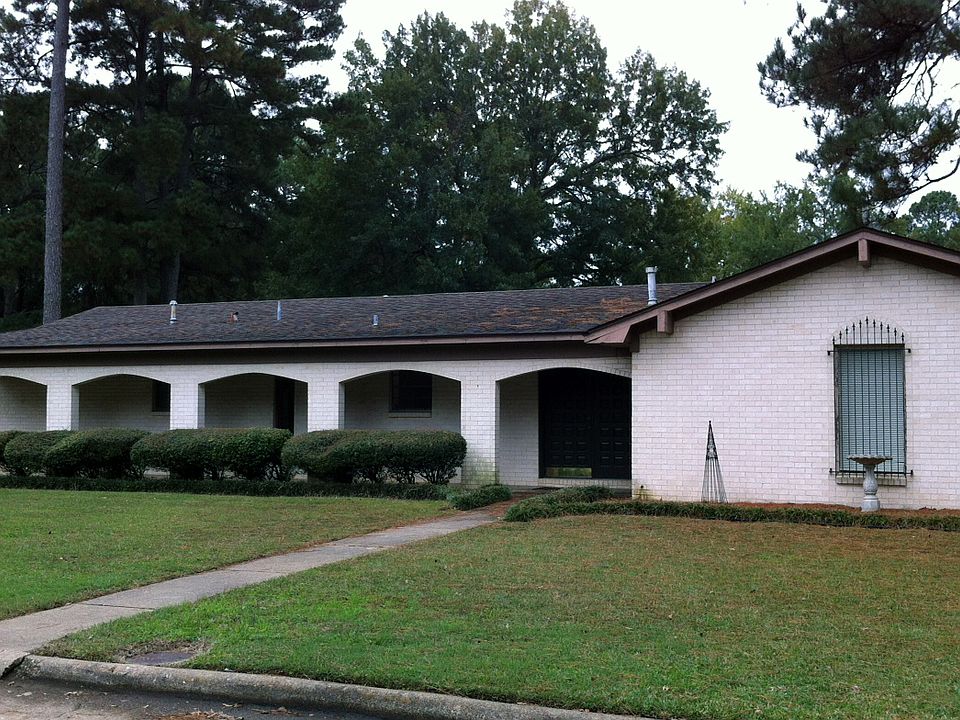 1st image of 3701 Honeysuckle Ln